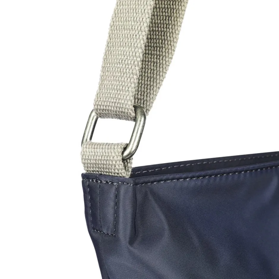 roka_kennington_sustainab_4-3.webp Roka All Bags*KENNINGTON SUSTAINABLE CROSSBODY -MIDNIGHT