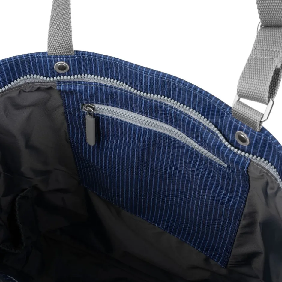 roka_trafalgar_totedemin__2.webp Roka All Bags*TRAFALGAR TOTE-DEMIN DARK WASH