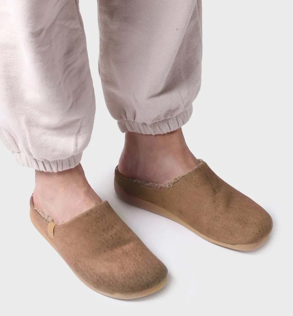 toni_pons_notijmbrown_1.webp Toni Pons Slippers*NOTI-JM-BROWN